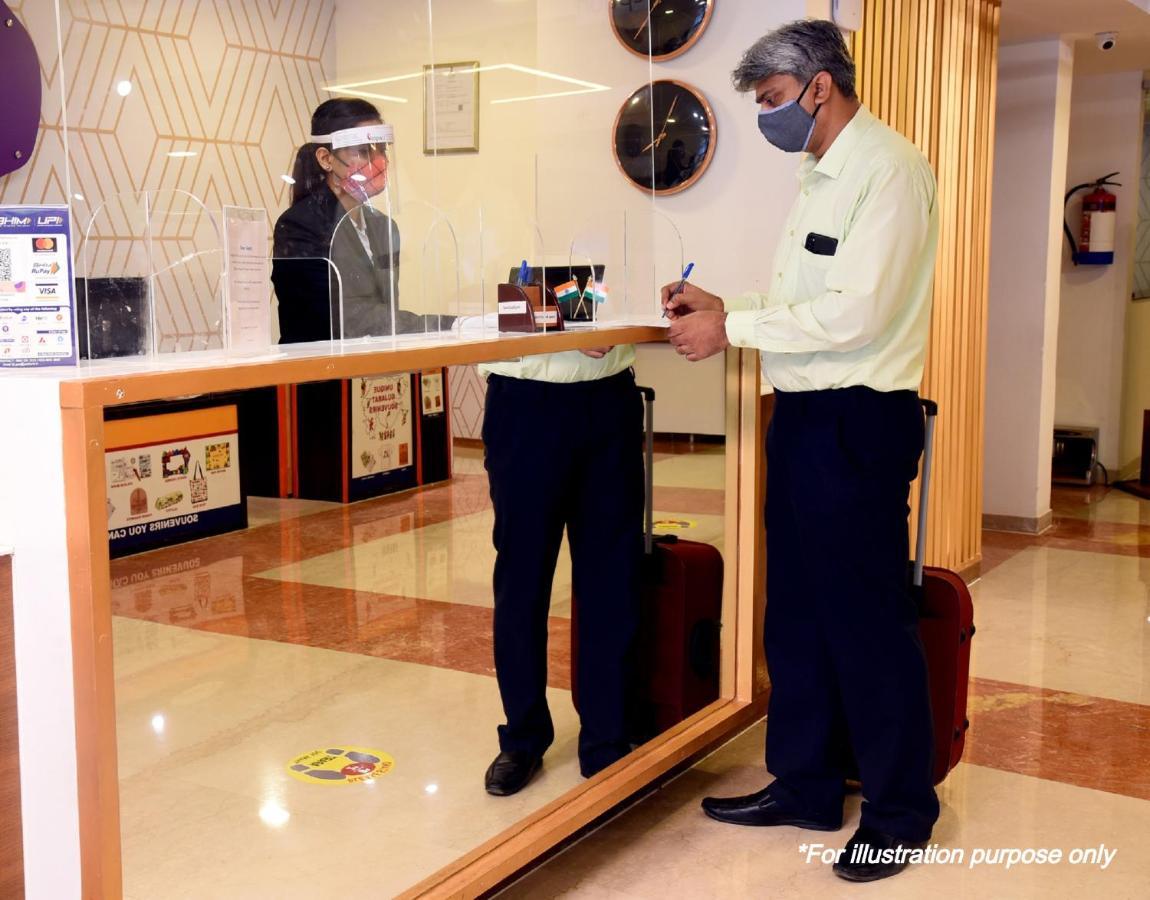 Oyo Galaxy Plaza Hotel Ghaziabad Ngoại thất bức ảnh