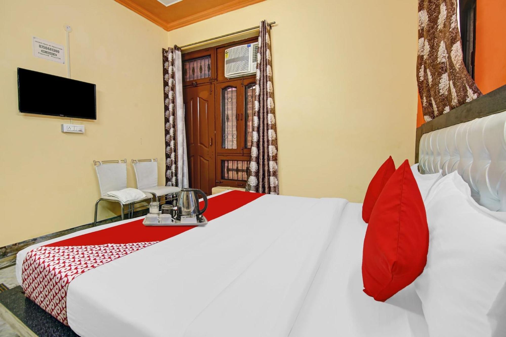 Oyo Galaxy Plaza Hotel Ghaziabad Ngoại thất bức ảnh