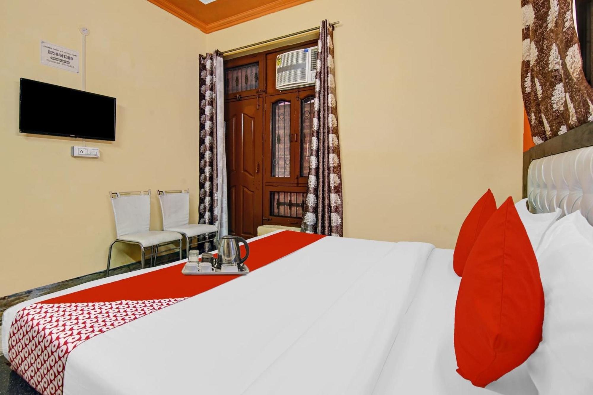 Oyo Galaxy Plaza Hotel Ghaziabad Ngoại thất bức ảnh